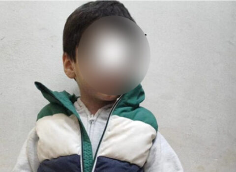 Bakıda 4 yaşlı uşaq küçəyə atılıb – FOTO