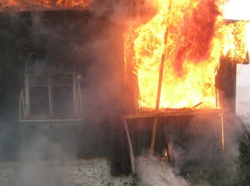 Zaqatalada dördotaqlı ev yandı