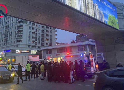 Bakıda keçiddən istifadə etməyən qadını maşın vurdu – FOTO