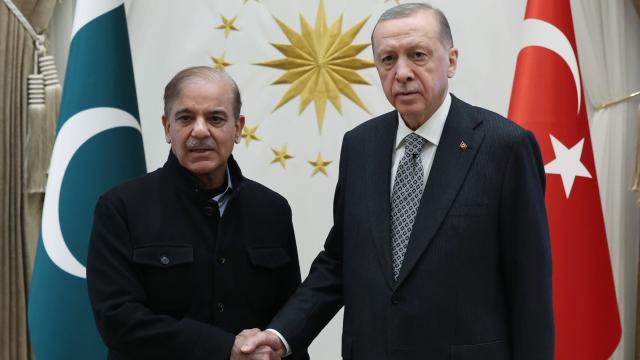Ərdoğan Şəriflə danışıqlar apardı Ərdoğan Şəriflə danışıqlar apardı