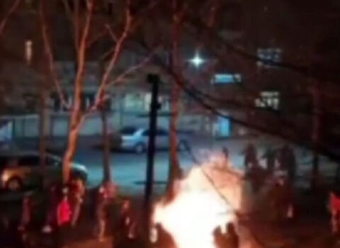 Tonqaldan tullanan azyaşlılar toqquşaraq alova düşdülər – ANBAAN VİDEO