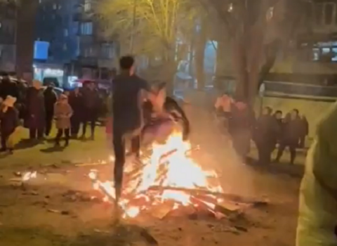 Azyaşlılar toqquşdu, tonqalın içinə düşdülər – ANBAAN VİDEO