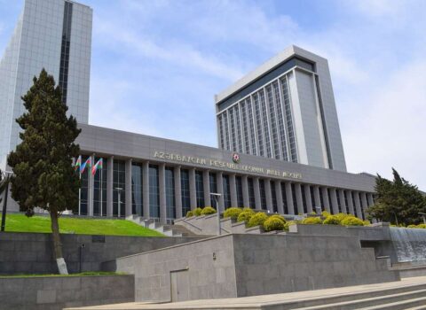 Deputatlar 6 məsələyə görə toplaşır