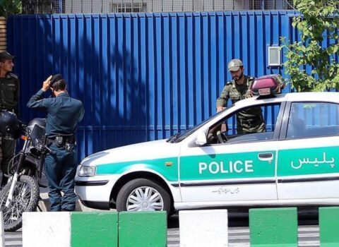İranda polis ÖLDÜRÜLDÜ