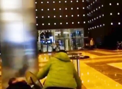 Vüqar Hüseynov insanları qorumaq üçün barrikadalar qurubmuş – ANBAAN VİDEO