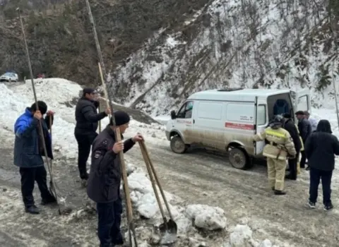 Dağıstanda qar uçqunu – Kəndin yeganə yolu bağlandı