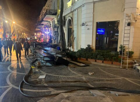 Fəvvarələr meydanında qanunsuz tikintiyə cəhdin qarşısı alındı – FOTOLAR