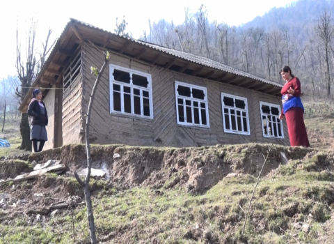 Torpaq sürüşməsi 15-ə yaxın ev üçün təhlükə yaratdı – FOTOLAR