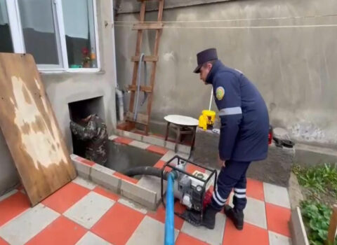 Leysan səbəbindən evlərin həyətyanı sahələrini və zirzəmilərini su basdı – FOTO + VİDEO