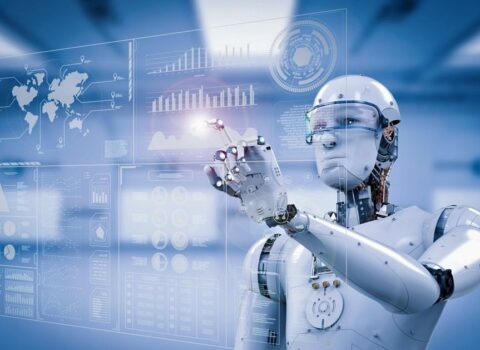 Süni intellektli robot xanım jurnalistə “girişib”