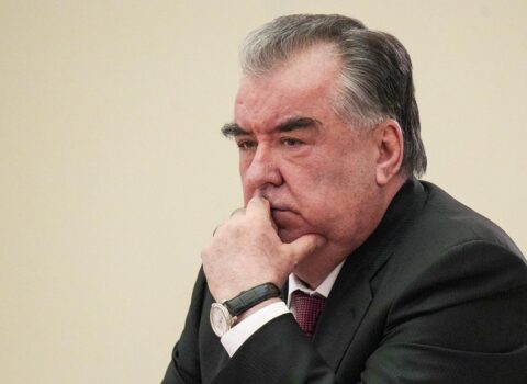 Hicaba qadağa qoyan qanunu imzaladı