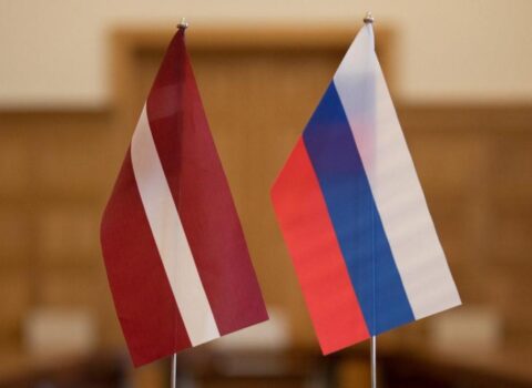 Latviya rus diplomatı ölkədən qovur