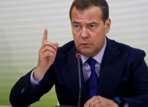 Medvedev Putinin Ukraynadakı münaqişəyə son qoymaq təklifini şərh edib