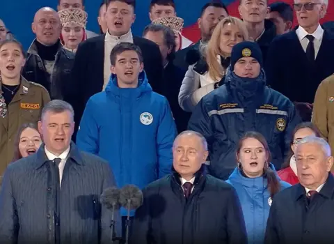 Putin Rusiya himnini oxudu – VİDEO
