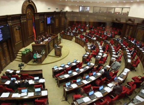 Erməni deputatlar Azərbaycanla danışıqların bərpasından məmnundur