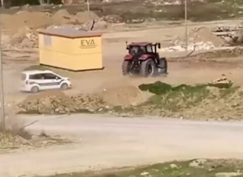 Traktorla polisdən qaçması GÜNDƏM OLDU – ANBAAN VİDEO