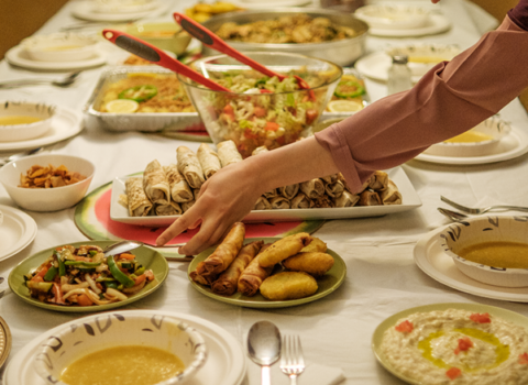 İftar süfrəsi, yoxsa ticarət masası? – Ramazanda pullu iftar BƏHSİ