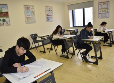 Laçında ilk dəfə buraxılış imtahanı keçirildi