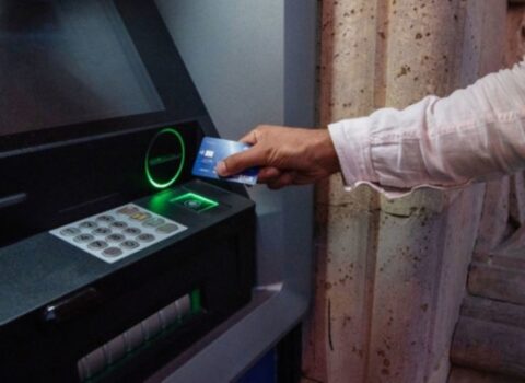 Ermənistan bankları Rusiya kartlarına xidməti dayandırır