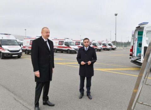 Prezident yeni alınmış müasir təcili tibbi yardım avtomobilləri ilə tanış olub – FOTO