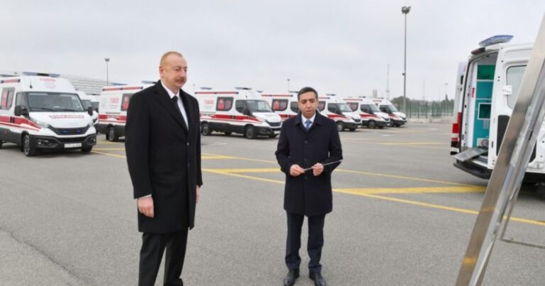 Prezident yeni alınmış müasir təcili tibbi yardım avtomobilləri ilə tanış olub – FOTO Prezident yeni alınmış müasir təcili tibbi yardım avtomobilləri ilə tanış olub – FOTO
