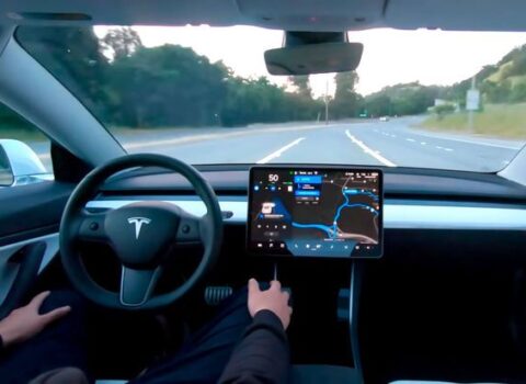 “Tesla” avtopilotun sınaq versiyasını buraxacaq – VİDEO