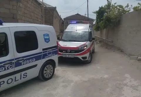 Bakıda DƏHŞƏTLİ QƏTL: Oğlunu və gəlinini baltaladı
