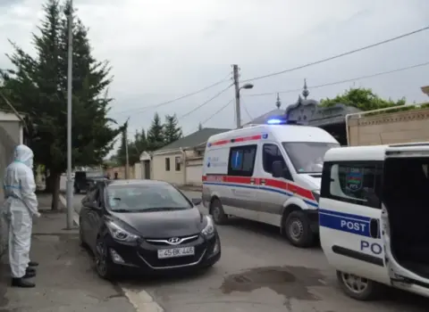 Bakıda DƏHŞƏT: Oğlunu və gəlinini baltaladı – MƏHKƏMƏ İŞİ