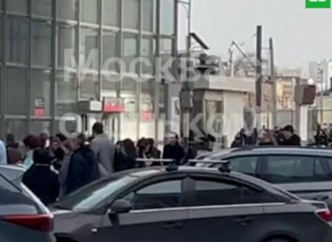 Moskva dəmir yolu vağzalında sərnişinlər təxliyə olundu