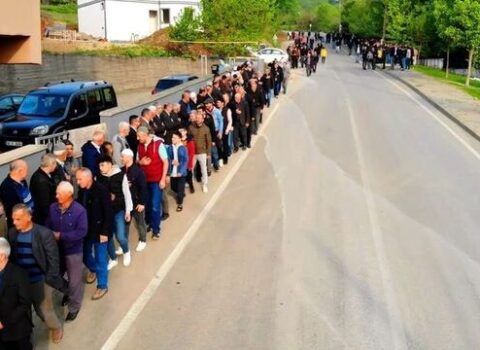 Bayramlaşmaq üçün sıraya düzüldülər – VİDEO