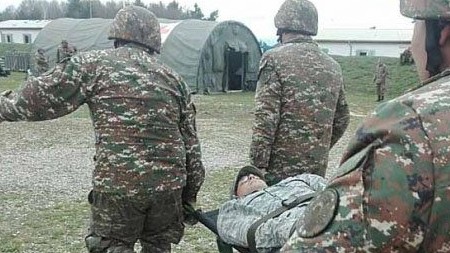 Ermənistanda hərbçi özünü vurdu