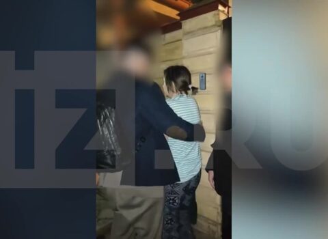 Qızını 3-cü mərtəbədən atan jurnalistin xanımı 16 il sonra saxlanıldı – VİDEO