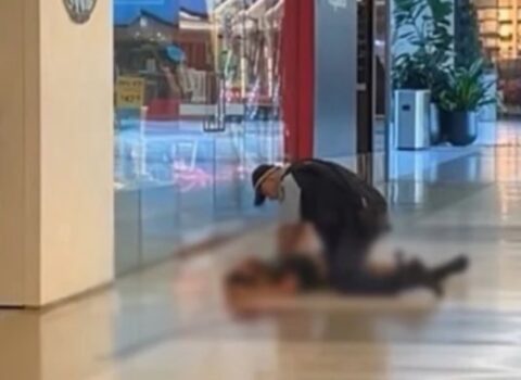 Avstraliyada ticarət mərkəzinə hücumda 6 nəfər öldü