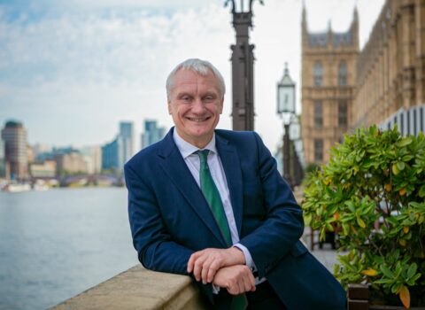 Britaniyada nazir istefa verdi