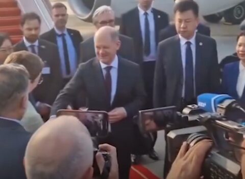 Olaf Şolts bunu gözləmirdi, Çində şok yaşadı – VİDEO