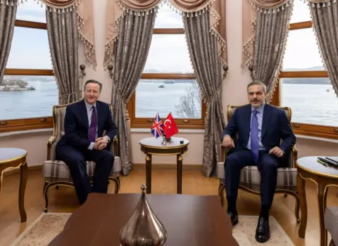 Türkiyə və Britaniya XİN başçıları Yaxın Şərqlə bağlı müzakirə apardı