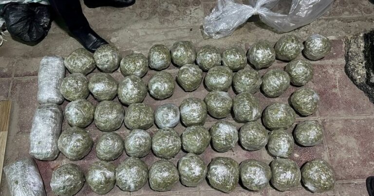 Bakıda üç narkokuryerdən 18 kiloqrama yaxın narkotik götürülüb Bakıda üç narkokuryerdən 18 kiloqrama yaxın narkotik götürülüb