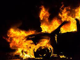 Yasamalda yanan avtomobil tıxaca səbəb oldu – VİDEO