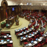 Ermənilər təəccüb içində: Paşinyanın partiyası parlamentə rusları da buraxacaq