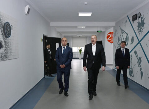 Bum qəsəbəsində tam orta məktəbin yeni binası istifadəyə verilib