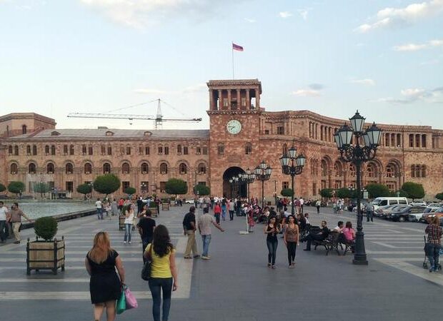 Ermənilər də narazılıq edir: Qiymətləri kim şişirdir?
