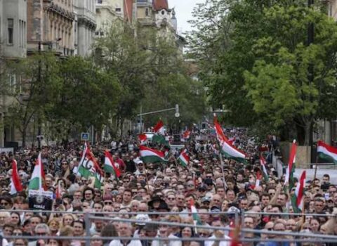 “Orban, get!” – Macarlar baş nazirin istefasını tələb edir