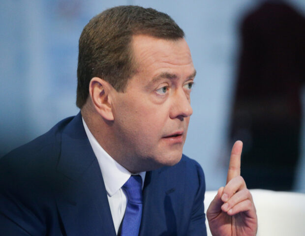 Medvedev litvalı naziri itə bənzətdi və görün nə dedi – FOTO