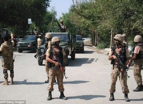 Pakistan ordusundan əməliyyat: 8 silahlı məhv edildi
