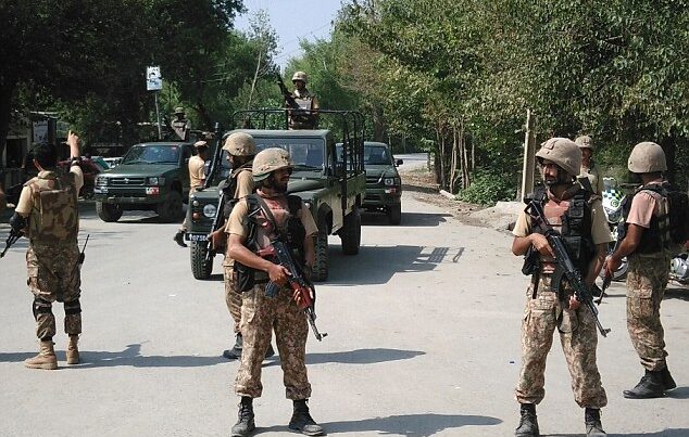 Pakistan ordusundan əməliyyat: 8 silahlı məhv edildi Pakistan ordusundan əməliyyat: 8 silahlı məhv edildi
