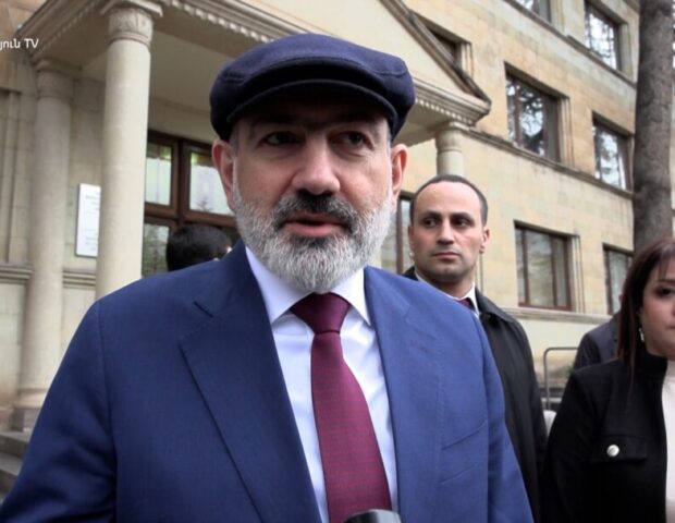 Nikol Paşinyan 5 il öncə niyə Rusiya vətəndaşını müdafiə naziri vəzifəsinə təyin edib?