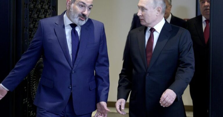 Putin Paşinyana yerini göstərdi – VİDEO