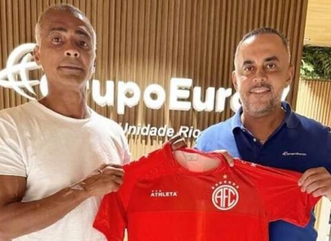 Romario karyerasını bərpa etdi