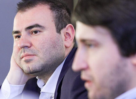 Şəhriyar gerilədi, Teymur yüksəldi