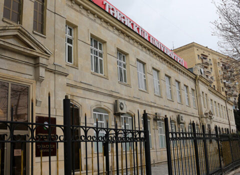 Rektora hökm oxunması təxirə salındı – Qətl sifarişində suçlanır